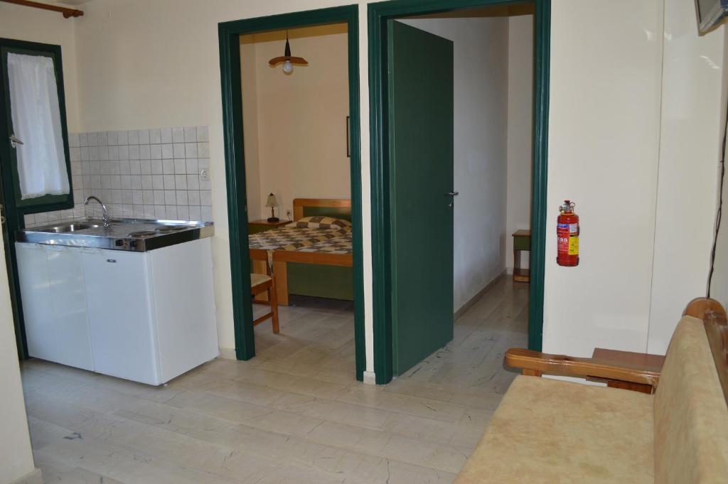 Erodios Apartments Kalyves Oda fotoğraf